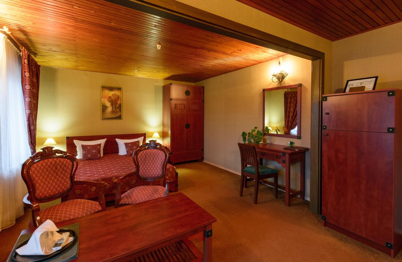 Letuchiy Gollandets Hotel อุชโฮรอด ภายนอก รูปภาพ