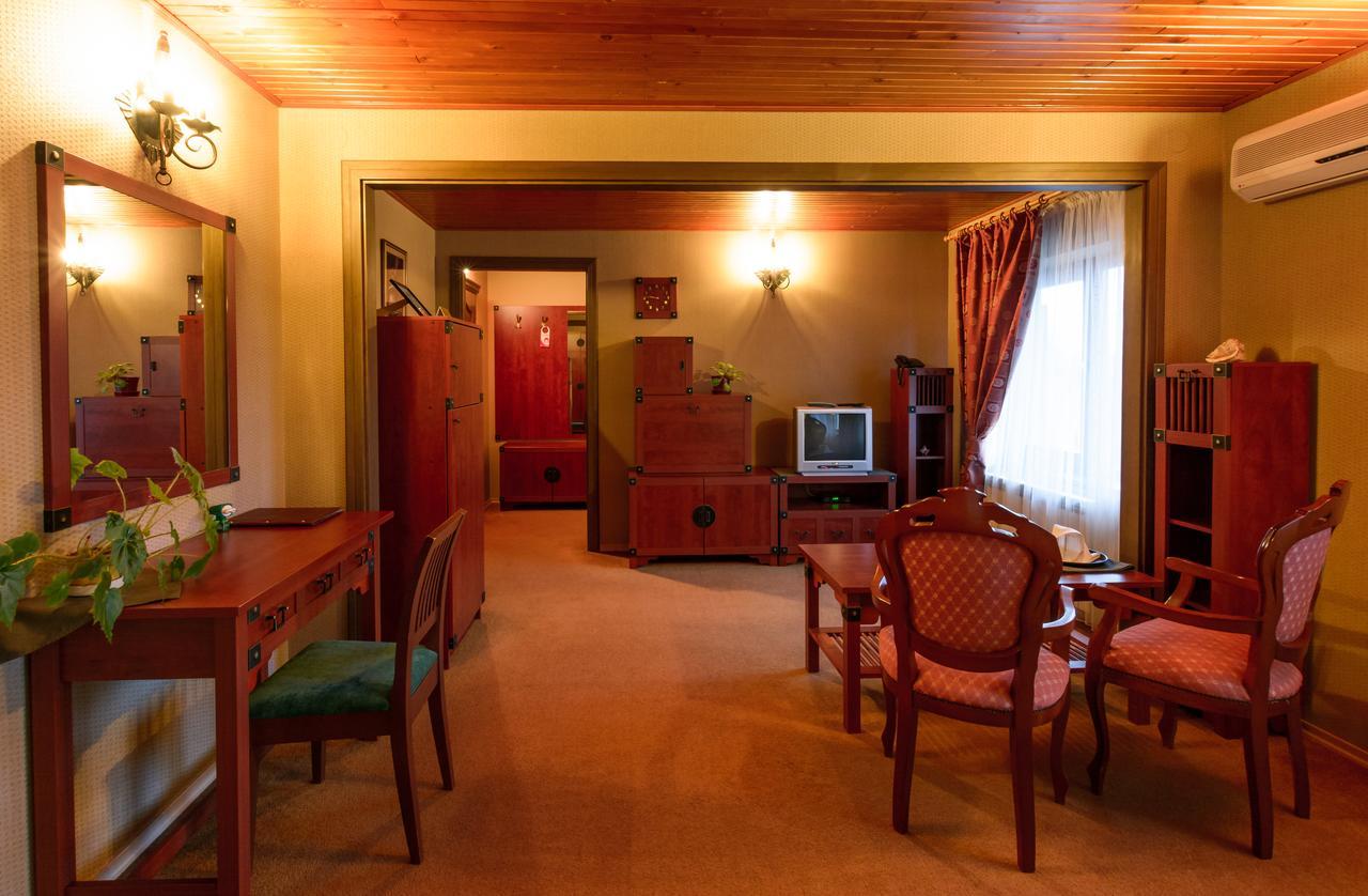 Letuchiy Gollandets Hotel อุชโฮรอด ภายนอก รูปภาพ