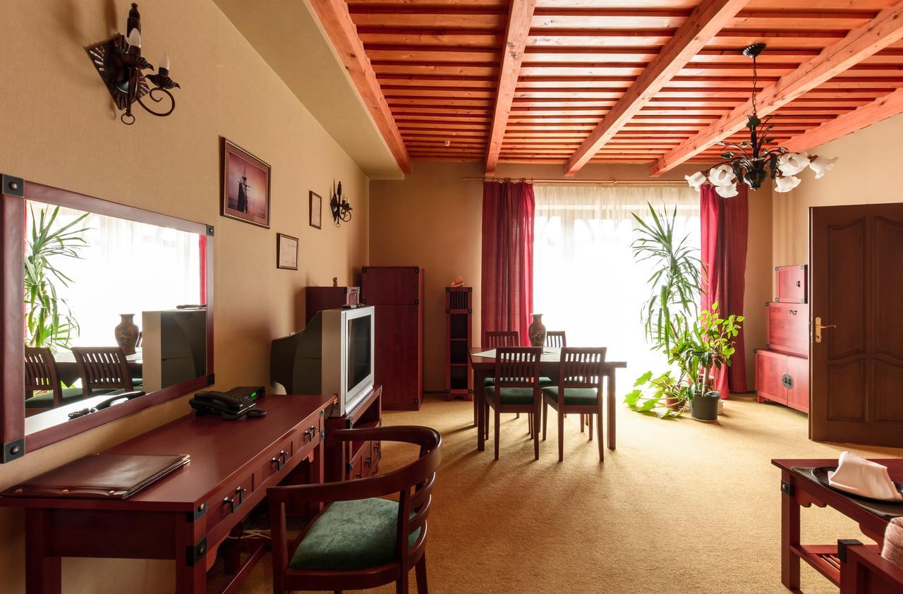 Letuchiy Gollandets Hotel อุชโฮรอด ภายนอก รูปภาพ