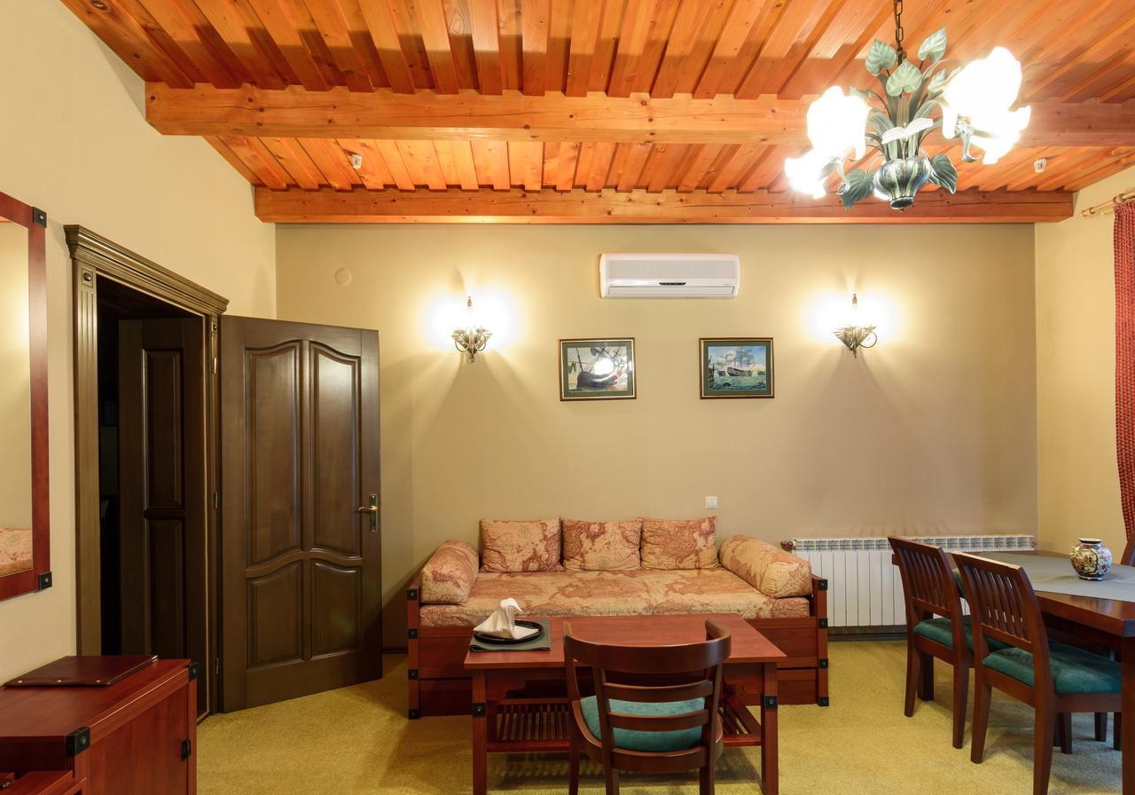 Letuchiy Gollandets Hotel อุชโฮรอด ภายนอก รูปภาพ